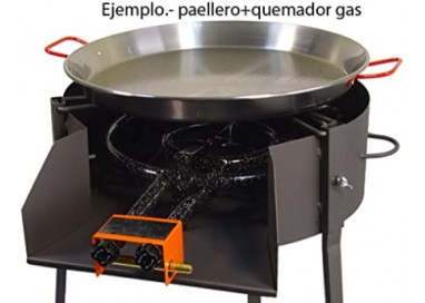 Ejemplo de uso de la barbacoa redonda Imex El Zorro soportando una paellera sobre el quemador de gas