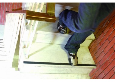 cinta-antideslizante-adhesiva-negra-25mm-x-5m