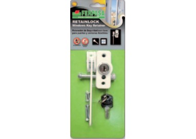 Retenedor de seguridad FERPASA Retainlock con llave instalado en ventana blanca
