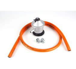 Detalle del regulador de gas butano incluido en el kit, mostrando su etiqueta de homologación y conexiones. 2