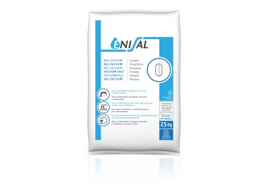 Saco de sal en pastillas de 25 kg de la marca Enisal, con su embalaje característico, ideal para descalcificadores.