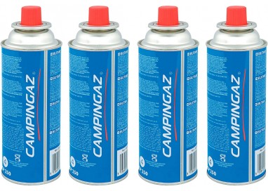 Cuatro cartuchos de gas CP 250 de Campingaz listos para ser empacados para un viaje.