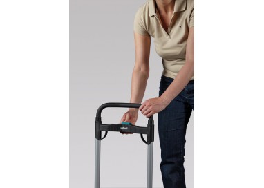 Ajuste de altura del asa telescópica con botón central en carro Wolfcraft.