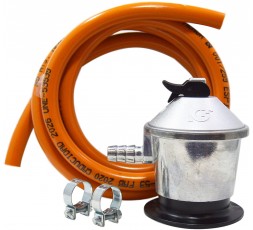 Detalle del regulador de gas butano incluido en el kit, mostrando su etiqueta de homologación y conexiones.