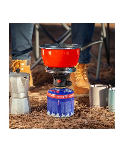 Detalle de uso del cartucho Butsir en hornillo de camping