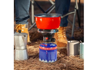 Detalle de uso del cartucho Butsir en hornillo de camping