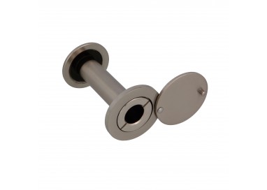 Detalle de mirilla AMIG en acero cromo mate.