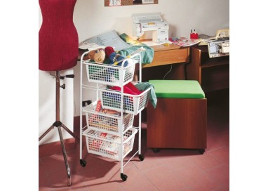 carro multiusos en una habitación