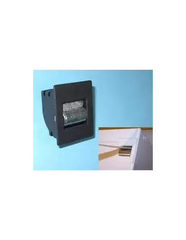 Juego pasacintas Ferpasa de PVC en color negro con rodillos interiores de guía para cinta de persiana instalado en cajón