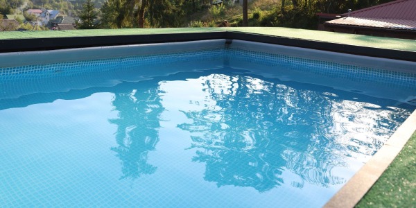 Guía Definitiva: Cómo Mantener el Agua de la Piscina Limpia y Solucionar Cualquier Problema
